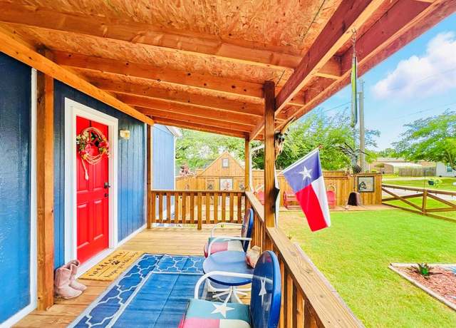 Property at 1652 Gale Dr, Pelican Bay, TX 76020, 3 beds, 2 baths