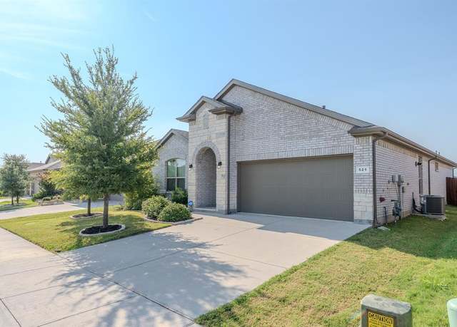 Property at 521 Dunmore Dr, Fort Worth, TX 76052, 4 beds, 2 baths
