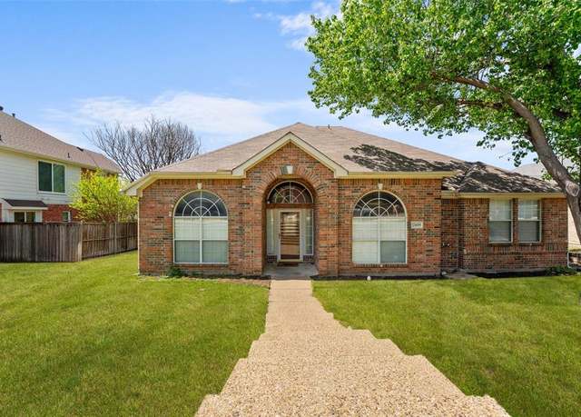 Property at 2409 Queens Ct, Carrollton, TX 75006, 4 beds, 2 baths