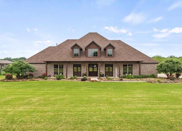 Property at 2035 Hodges Lake Dr, Rockwall, TX 75032, 4 beds, 3.5 baths