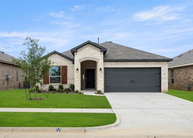 Property at 405 Choctaw Dr, Cleburne, TX 76033, 3 beds, 2 baths