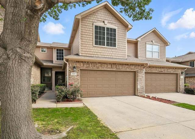Property at 921 Englewood Ln, Plano, TX 75025, 3 beds, 2.5 baths
