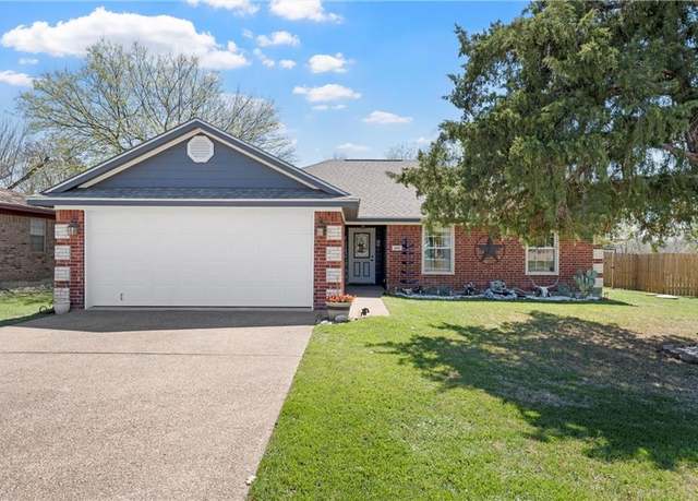 Property at 459 Maywood Dr, Woodway, TX 76712, 3 beds, 2 baths