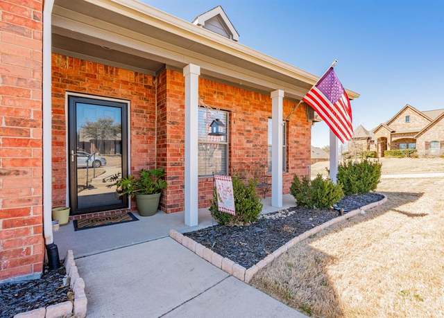 Property at 10921 Owl Creek Dr, Fort Worth, TX 76179, 4 beds, 2 baths