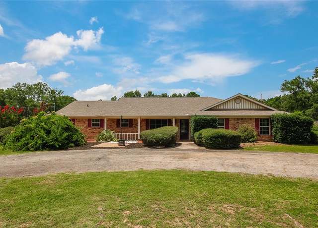 Property at 1302 Jeff Davis Dr, Tyler, TX 75703, 4 beds, 3 baths