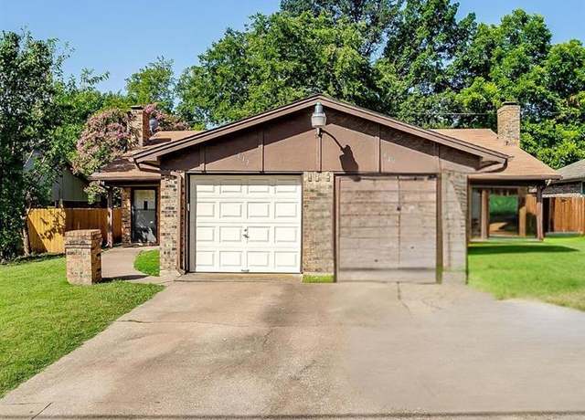 Property at 613 NW Renfro St, Burleson, TX 76028, 5 beds, 4 baths