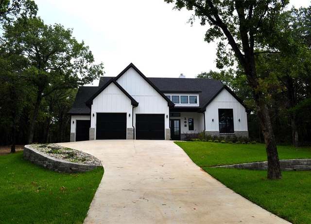 Property at 108 Oakridge Ct, Mabank, TX 75147, 4 beds, 2.5 baths