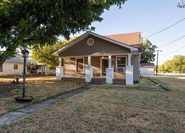Property at 716 E Crafton, Henrietta, TX 76365, 3 beds, 1 bath