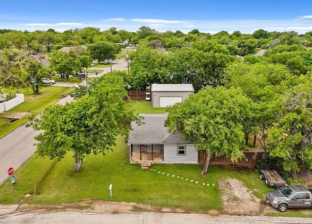 Property at 605 N Snyder Ave, Justin, TX 76247, 2 beds, 1.5 baths
