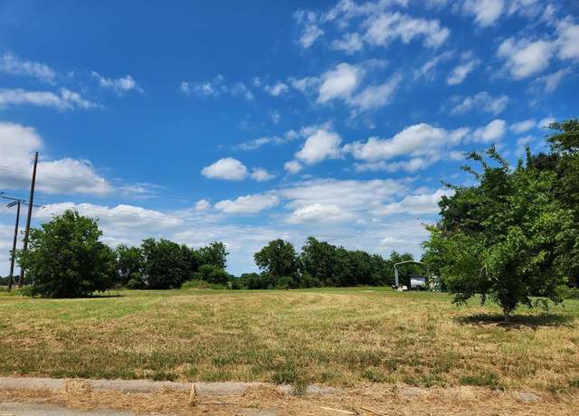 Property at 402 Andrew Dr W, Mabank, TX 75147