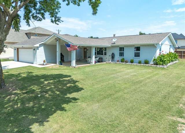 Property at 645 Woodcrest Dr, Lakewood Village, TX 75068, 4 beds, 2 baths