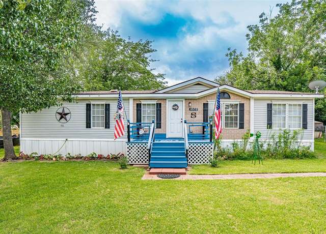 Property at 1609 Lands End St, Granbury, TX 76048, 4 beds, 2 baths