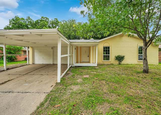 Property at 6825 John Dr, Richland Hills, TX 76118, 3 beds, 2 baths