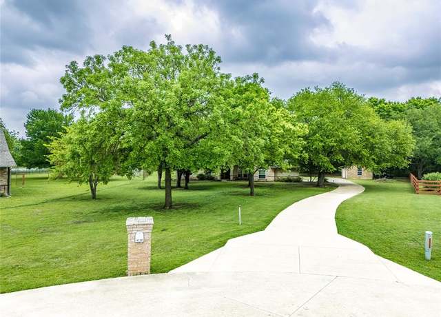 Property at 4720 Ashley Cir, Midlothian, TX 76065, 4 beds, 2 baths