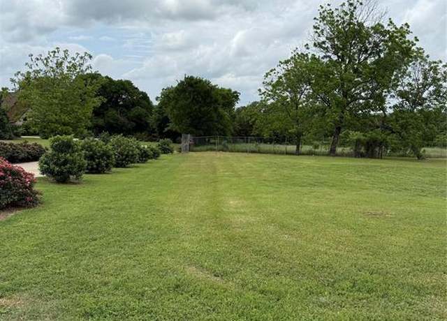 Property at 215 N Cummings Dr, Alvarado, TX 76009