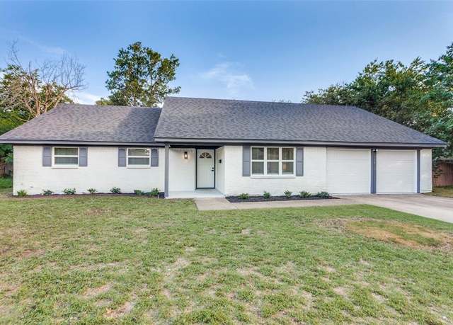 Property at 329 Chateau Dr, Fort Worth, TX 76134, 4 beds, 3 baths