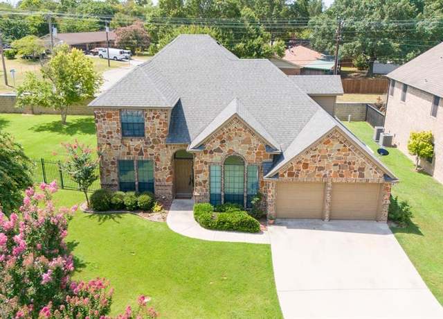 Property at 1617 Thousand Oaks Dr, Decatur, TX 76234, 4 beds, 2.5 baths