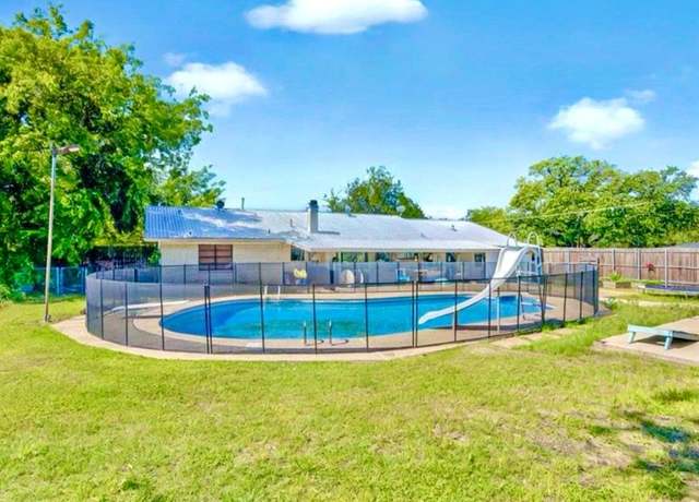 Property at 1601 E Bankhead Dr, Weatherford, TX 76086, 3 beds, 2 baths