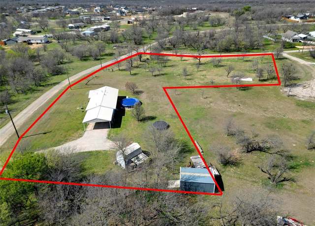Property at 305 Cheyenne Dr, Runaway Bay, TX 76426, 3 beds, 2 baths