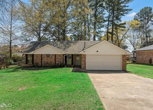 Property at 305 Thomas St, Haughton, LA 71037, 3 beds, 2 baths