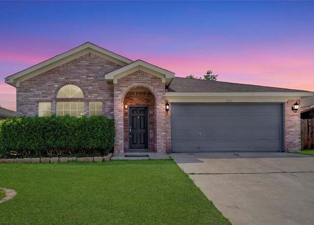 Property at 1924 Overland St, Fort Worth, TX 76131, 3 beds, 2 baths