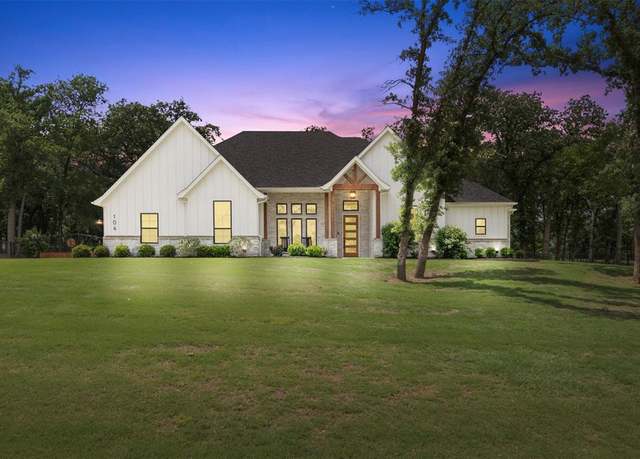 Property at 104 Clayton Xing, Springtown, TX 76082, 4 beds, 3 baths