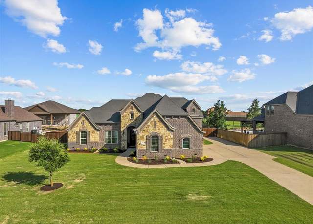 Property at 7232 Sussex Ln, Mansfield, TX 76063, 5 beds, 3 baths