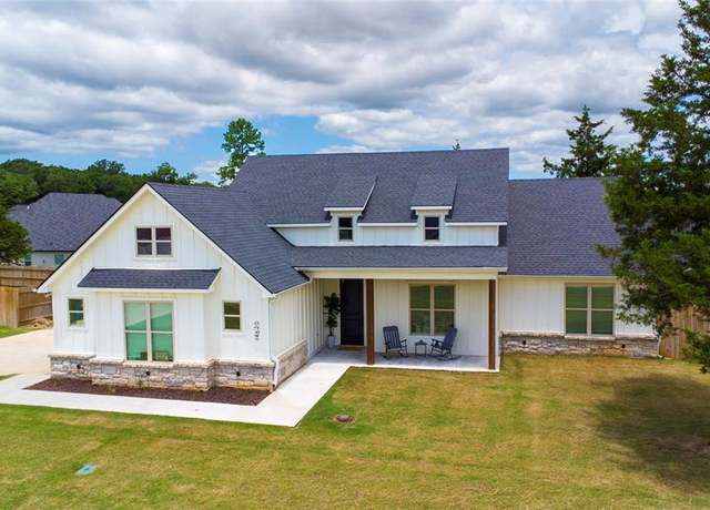 Property at 14620 Woodland Creek Dr, Tyler, TX 75706, 4 beds, 2.5 baths