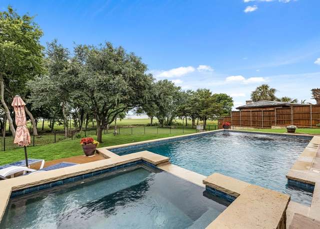 Property at 2375 Lake Forest Dr, Rockwall, TX 75087, 4 beds, 3.5 baths