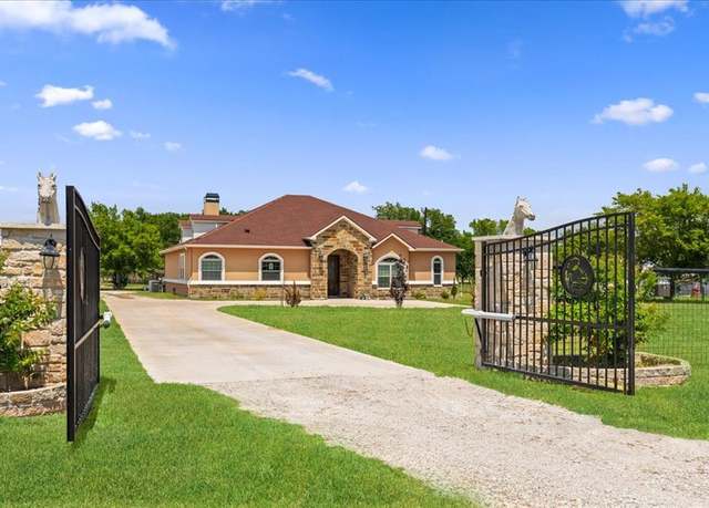 Property at 7719 County Road 272, Terrell, TX 75160, 5 beds, 2 baths