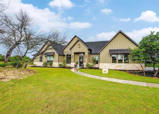 Property at 1023 Sweeney Way, Weatherford, TX 76087, 4 beds, 3 baths