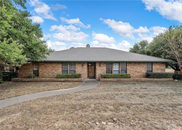 Property at 9901 Oak Ridge Cir, Woodway, TX 76712, 4 beds, 2.5 baths