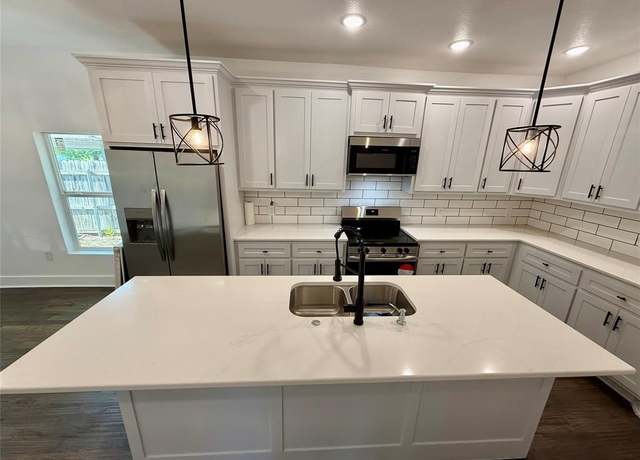 Property at 825 Texas St, Graham, TX 76450, 2 beds, 2 baths