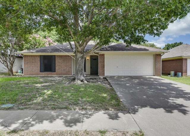 Property at 8 Ventnor Ave, Midlothian, TX 76065, 3 beds, 2 baths
