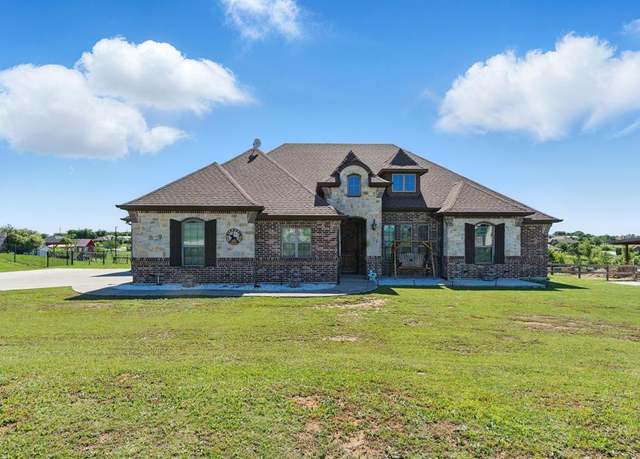 Property at 1063 Dominique Dr, Weatherford, TX 76087, 4 beds, 2.5 baths