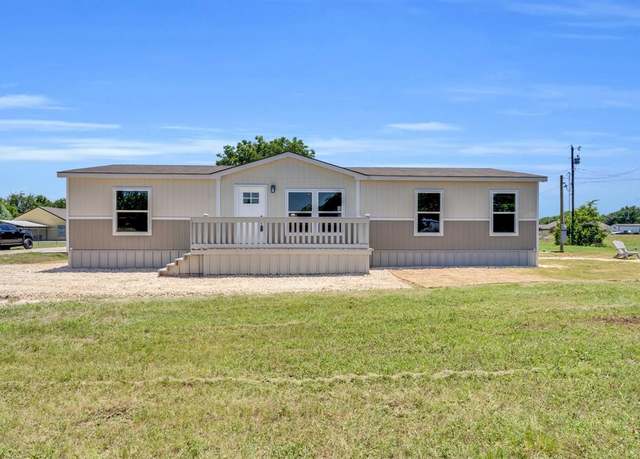 Property at 5426 Highview Dr, Granbury, TX 76048, 3 beds, 2 baths