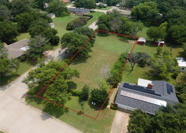 Property at 1301 Wade Hampton St, Benbrook, TX 76126