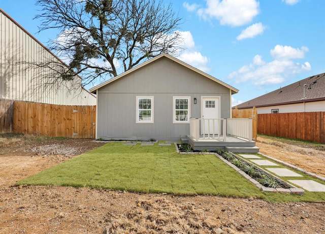 Property at 2001 Edmonia Ct, Fort Worth, TX 76105, 2 beds, 2 baths