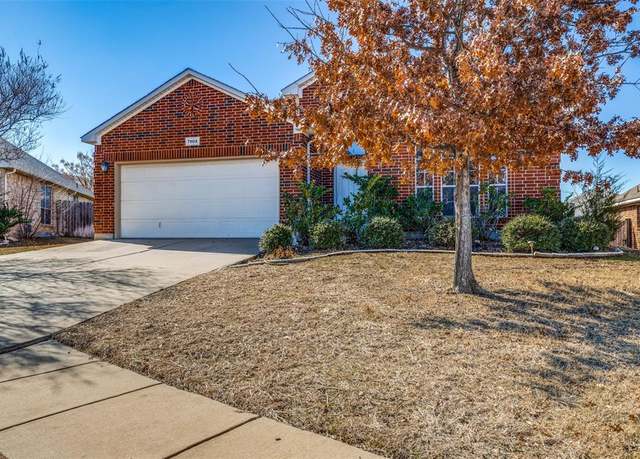 Property at 7904 Roswell Ct, Arlington, TX 76002, 3 beds, 2 baths