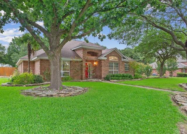 Property at 848 Country Ln, Mcgregor, TX 76657, 4 beds, 3 baths
