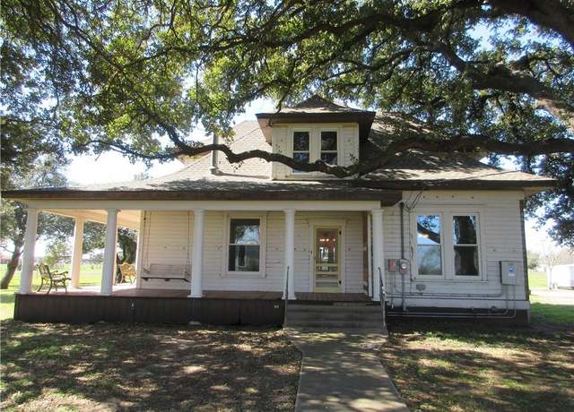 Property at 607 First St S, Rosebud, TX 76570, 5 beds, 2 baths