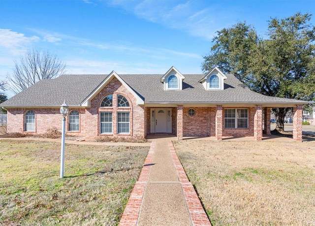 Property at 306 Baker Ln, Robinson, TX 76706, 3 beds, 2 baths