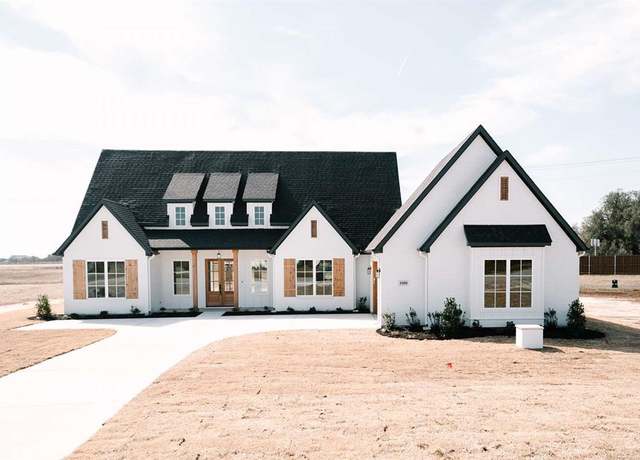 Property at 1000 Twin Creeks Dr, Weatherford, TX 76088, 3 beds, 2 baths