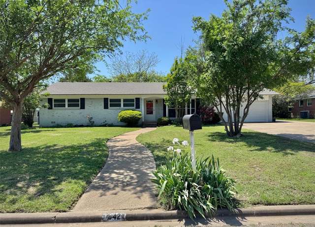 Property at 342 Topeka Dr, Woodway, TX 76712, 3 beds, 2 baths