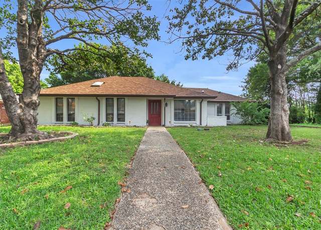 Property at 1032 Peach Ln, Desoto, TX 75115, 3 beds, 2 baths