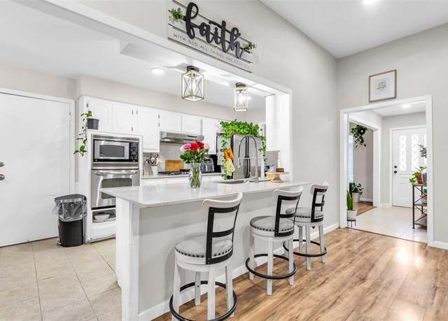 Property at 1032 Peach Ln, Desoto, TX 75115, 3 beds, 2 baths