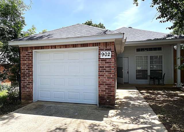 Property at 902 Mack Pl, Denton, TX 76209, 3 beds, 2 baths