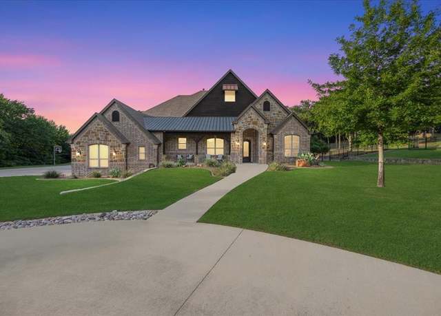 Property at 400 Regency Ct, Denton, TX 76210, 3 beds, 3.5 baths