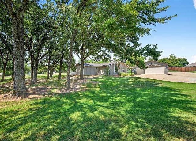Property at 501 Kiowa Dr E, Gainesville, TX 76240, 3 beds, 1.5 baths