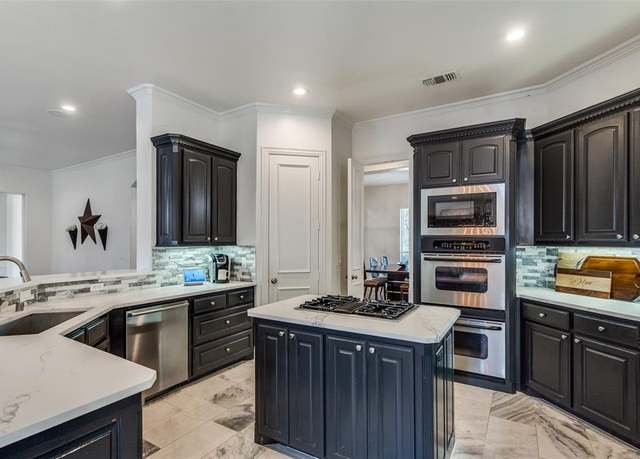 Property at 4701 Paxton Ln, Frisco, TX 75034, 5 beds, 5.5 baths